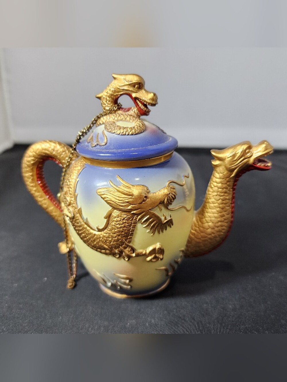 Vinage Nini Gold Dragon Collectible Mini Teapot #6-1